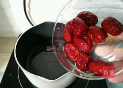 龙眼干红枣枸杞汤的做法图解4