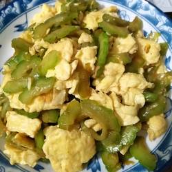 苦瓜炒鸡蛋的做法[图]