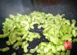 苦瓜炒鸡蛋的做法图解6