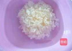 山楂罐头拌银耳的做法图解2