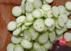 丝瓜鸡蛋汤的做法图解1