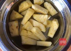 菠萝油条沙拉的做法图解1