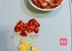 包菜炒肉的做法图解3