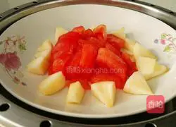 Illustration of how to make apple and tomato nutritious rice cereal 3