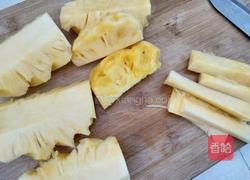 原汁原味凤梨汁的做法图解2