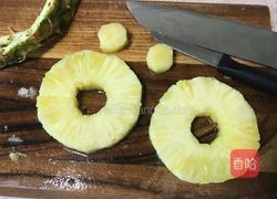 菠萝牛肉汉堡的做法图解3