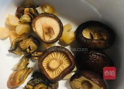 海鲜挂面的做法图解1