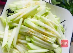 西葫芦炒肉的做法图解1