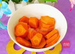 Illustration of how to make carrot nutritious rice cereal 5