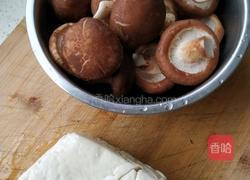 香菇炖豆腐的做法图解1