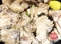 草菇炖腔骨的做法图解3