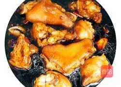 Illustration of how to make spicy pork knuckles 8