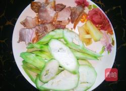 角瓜炒烧猪肉的做法图解1