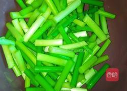 蒜薹炒烧猪肉的做法图解2