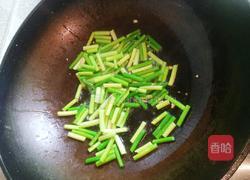蒜薹炒烧猪肉的做法图解3
