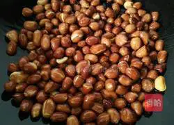 Illustration of how to mix spinach with peanuts 2