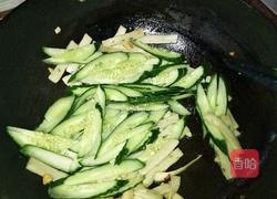 鱼饼炒青瓜的做法图解5