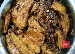 Illustration of how to make braised pork with pickled vegetables 6