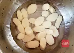 Illustration of how to make Poria Pork Bone and Dampness Removing Soup 7