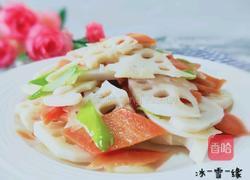 胡萝卜炒藕片的做法图解1