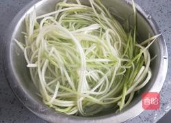 炝拌西葫芦的做法图解2