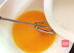 自制纸杯戚风蛋糕的做法图解3