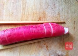 凉拌盘龙红萝卜的做法图解2