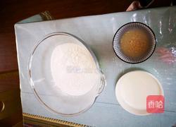 葱香鲜肉包子的做法图解1