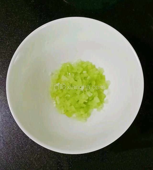 莴笋切小丁