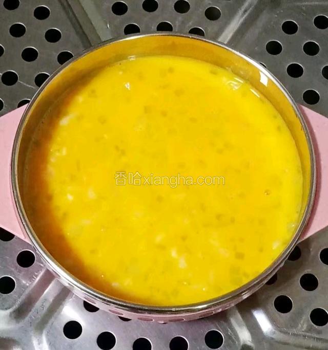 全部食材混合后倒入蒸碗