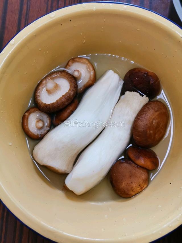 准备食材，将食材洗净