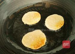 芝麻牛奶煎饼的做法图解10