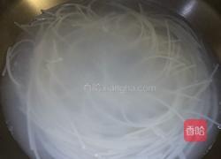 西红柿鸡蛋米线的做法图解1