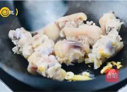 Illustration of how to make peanuts and southern suckling pig's trotters that are edible for weight loss 8