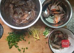 虾蟹海鲜粥的做法图解1