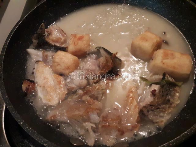加入粉丝炖煮至粉丝熟透即可