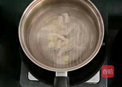 蔬菜粒粒面 (宝宝辅食)的做法图解1