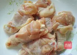 Illustration of how to make chicken wings with braised potatoes 1