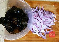 Illustration of how to mix onions with fungus 2