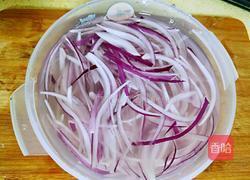 洋葱拌木耳的做法图解4