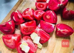 番茄玉米排骨汤的做法图解2