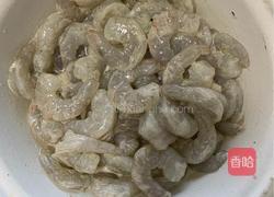 青椒炒虾仁的做法图解1