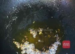 锅仔小鲫鱼的做法图解7