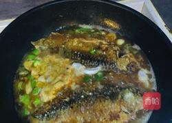 锅仔小鲫鱼的做法图解11