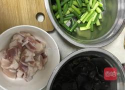 蒜苔炒肉的做法图解2