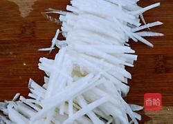 白萝卜拌汤的做法图解2