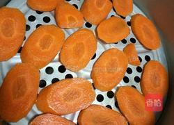 胡萝卜开花馒头的做法图解2