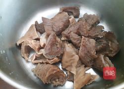 爆炒腊猪肠的做法图解1