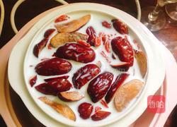 牛奶炖鱼胶的做法图解3