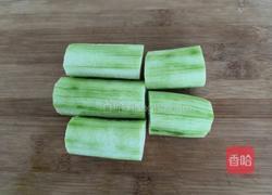 蛋白丝瓜枸杞汤的做法图解1